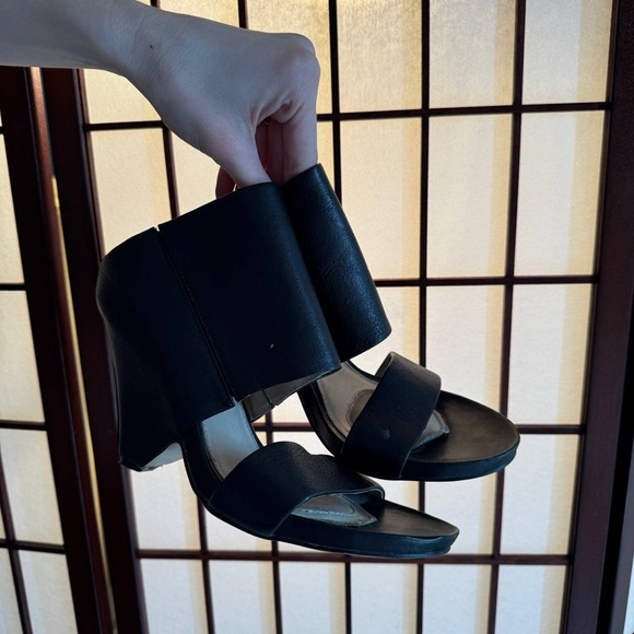 Black Women's Open-Toe Block Heel Sandals - Picture 3 of 8